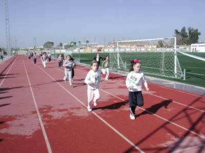 Gines: la Carrera Escolar del colegio Nuestra Señora de Belén fomenta el deporte entre los más pequeños 