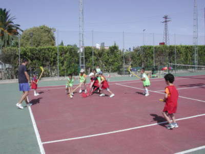 120 niños y niñas en la Escuela Polideportiva de Verano de Gines