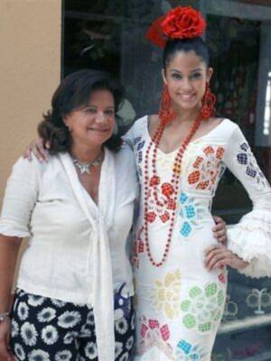 Miss España, Patricia Rodríguez se prepara para ir a Miss Mundo en Ucrania. Se probó los trajes de flamenca que le ha diseñado Pilar Vera