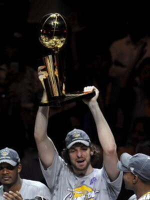 Pau Gasol conquista el anillo de campeón de la NBA. Los Lakers suman su 15º título tras imponerse a los Magic en Orlando (99-86; 4-1)- El de Sant Boi hace historia: es el primer español en lograr el campeonato americano