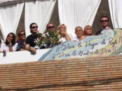Ortega cano con sus hijos y la familia Mohedano cumplió su promesa con la Virgen de Regla y recordó a Rocio Jurado