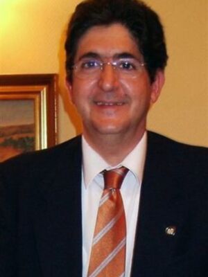 El martes imponen la Cruz de Honor de San Raimundo de Peñafort al decano de los abogados de Sevilla , José Joaquín Gallardo
