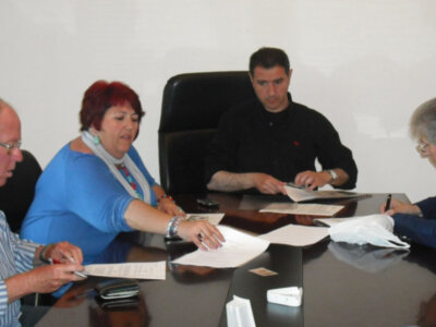 El consistorio firma un convenio  con asociaciones para la gestión de aparcamientos (Chipiona)