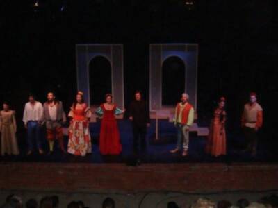 Lleno completo en el Auditorio de Pilas para presenciar la obra de La Celestina