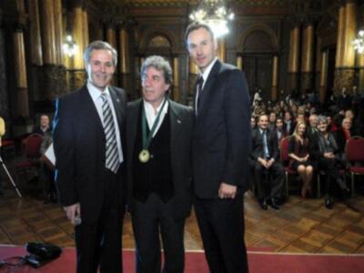 La Municipalidad de La Plata distinguió al actor y director de origen gaditano, Carlos Moreno como Ciudadano Destacado