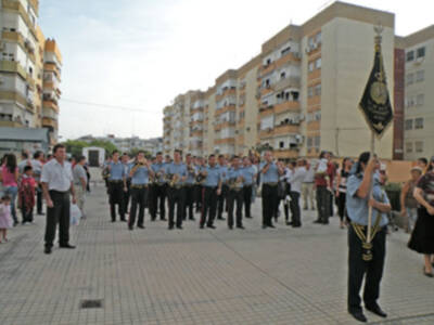 La procesión de todo un barrio por el Cristo de la Caridad de la barriada de los Príncipes.