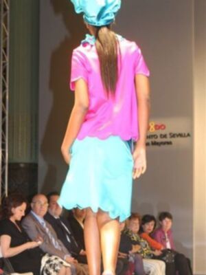 Agatha Ruiz de la Prada recibe en Sevilla un premio por su dedicación a la moda