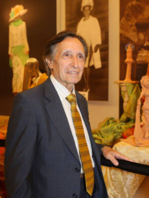 Inaugurada la exposición del modisto sevillano Pepín Castillo 
