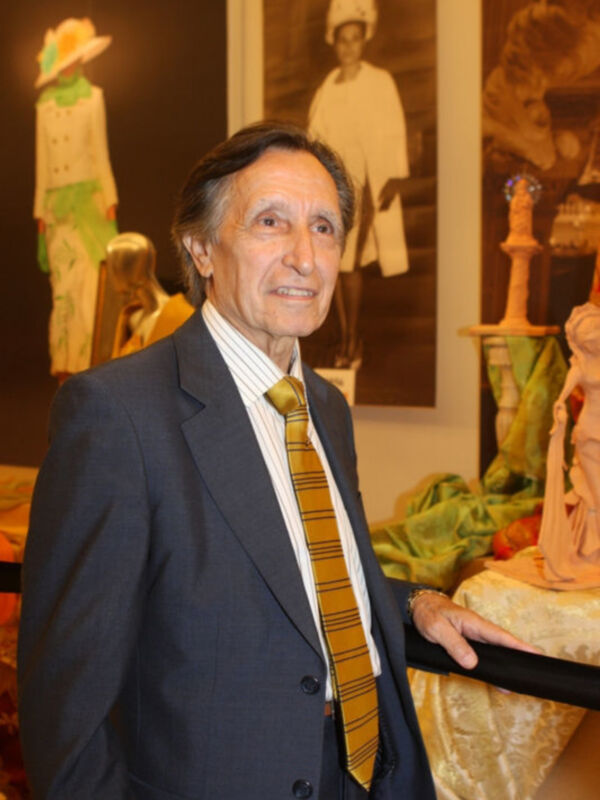 Inaugurada la exposición del modisto sevillano Pepín Castillo 