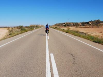Un antiguo alumno de la UPO recorre 2.500 kilómetros en bicicleta en su viaje de Florencia a Sevilla
