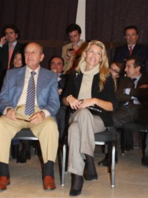 Patricia Rato, la Duquesa de Alba y Rjoy acompañan a Juan Ignacio Zoido en la presentación de su libro Zoido, destino Sevilla