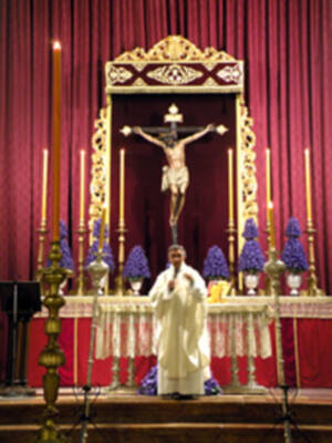 Galería del Altar de Quinario en Honor al Cristo de Burgo de la ciudad de Sevilla