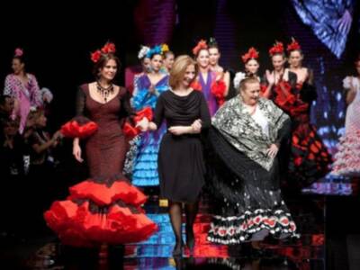 Marisa Jara, Helen Lindes, Paula Guilló, Miss España 2010, Eva González y Mª José Suárez de flamenca en Simof 2011
