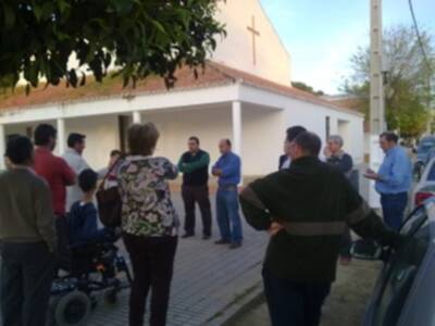 Miembros de la coalición Partido Andalucista y Compromiso con Lora se reúnen con los vecinos de la pedanía de Setefilla   