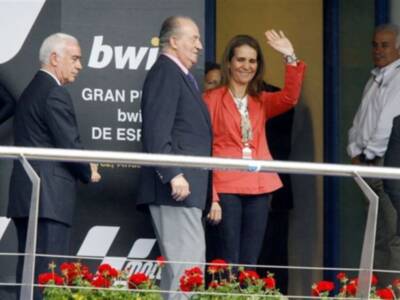El Rey acude junto a la Infanta Elena al circuito de Jerez