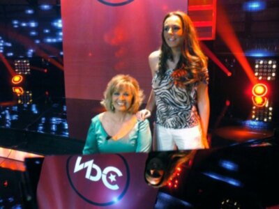 Canal Sur estrena el lunes 25 Nacidas para cantar, un concurso musical presentado por María Teresa Campos y Rocío Carrasco  