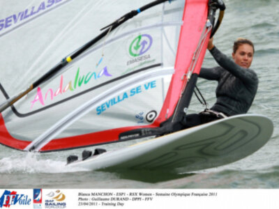 Blanca Manchón, primera líder en aguas de Hyères