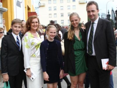 Francesca Thyssen y Carlos de Habsburgo junto a sus tres hijos por primera vez