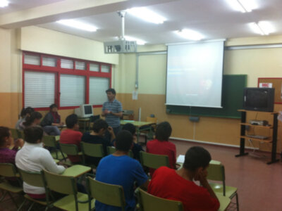 Alumnos del IES Salmedina asisten a la charla trastornos de la conducta alimentaria