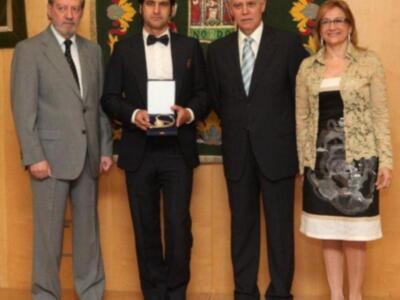 Eva González recibió la medalla de oro de Sevilla junto a Morante de la puebla