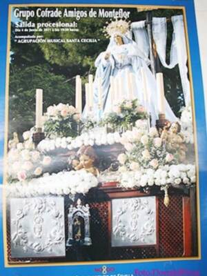 Salida de la Cruz de Mayo organizada por el Grupo Cofrade Amigos de Monteflor en Sevilla, resultó una vez más brillante.