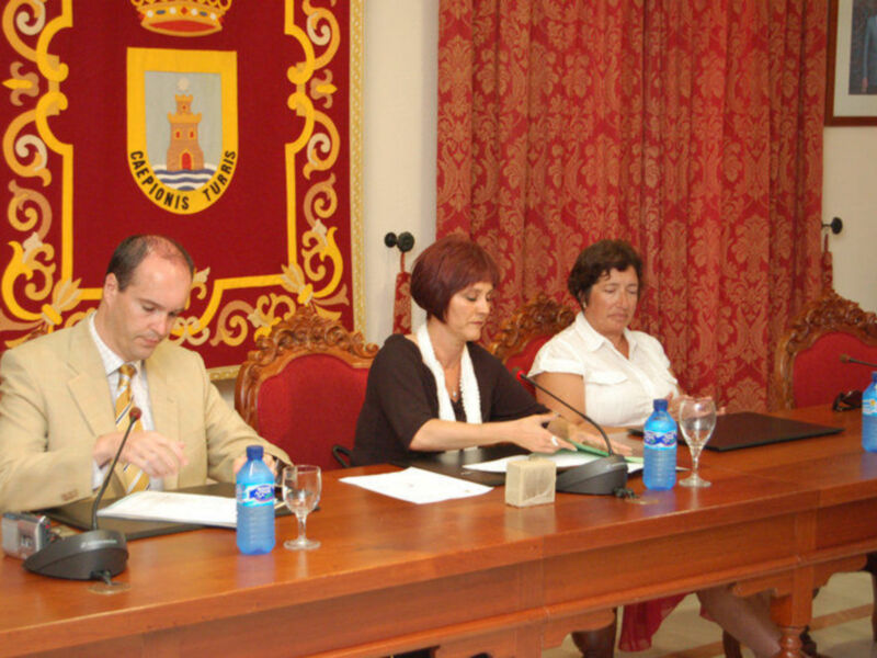 Isabel María Fernández   hace pública su renuncia a la alcaldía en el pleno del ayuntamiento(Chipiona)