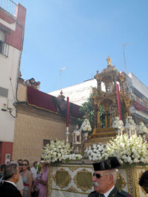 Solemne Procesión Eucarística, por las calles de la barriada Sevillana del Cerro del Águila‏