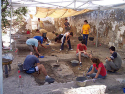 Estudiantes participarán desde el próximo lunes en las excavaciones de tumbas romanas en la zona de la Necrópolis de Carmona