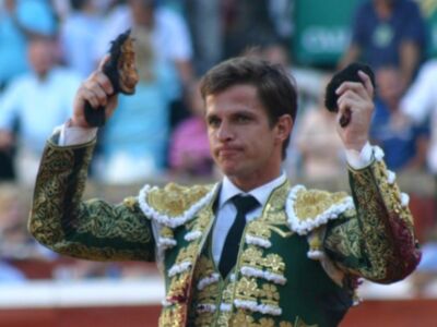 El Juli toreó con la 'cabeza abierta' en Huelva y slio a hombros
