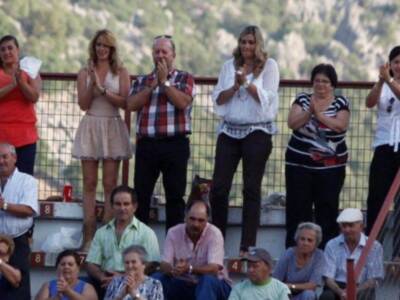 Carmen Bazán ejerce de abuela orgullosa con los hijos de Jesulín y María José campanario
