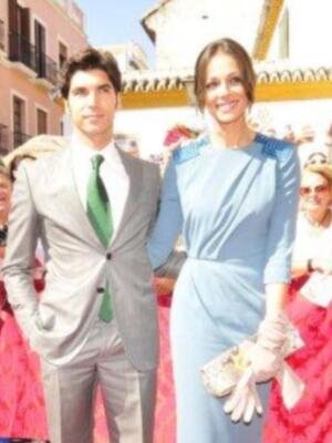 Antonio García reafirma la autoría del vestido de Eva González en la boda de la duquesa de Alba