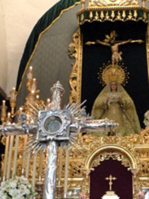 Espectacular altar de cultos de Triduo en honor a María Stma. de las Angustias Coronada de Alcalá del Río&#8207;