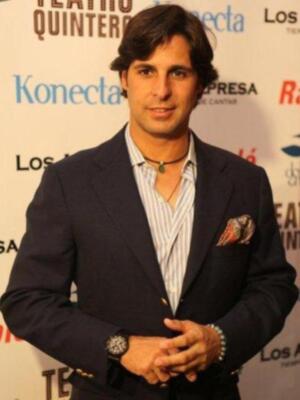 Francisco Rivera, con su novia Lourdes, feliz por la paternidad y la boda de su hermano pequeño