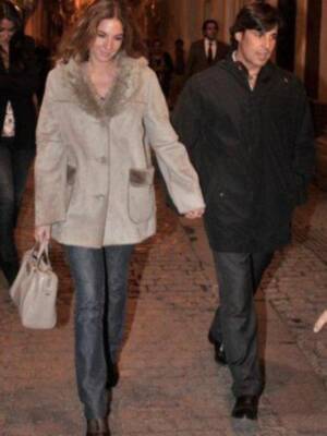 Francisco Rivera, con su novia Lourdes, feliz por la paternidad y la boda de su hermano pequeño
