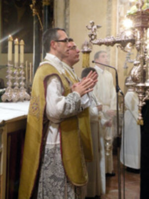  Galeria de la Solemne Función Eucarística, donde se procedió a la imposición del Fajín del Rey Juan Carlos I, a la Soledad de Alcalá del Río.