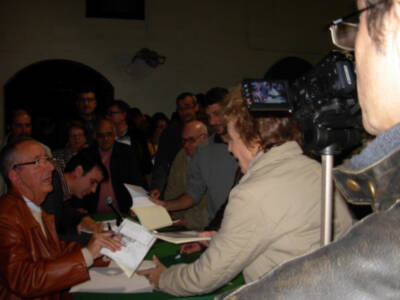 Más de 200 personas acuden a la presentación del libro Tres documentos para la historia de Chipiona