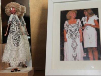 La duquesa de alba inaugura una exposición sobre moda con los trajes que ha lucido a lo largo de su vida