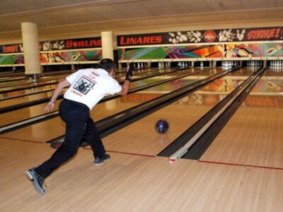Buen ambiente deportivo en los Campeonatos de Andalucía de bowling celebrados en Linares.