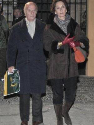 La duquesa de Alba presenta por fin sus memorias con su marido y tres de sus hijos