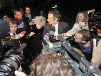 La duquesa de Alba presenta por fin sus memorias con su marido y tres de sus hijos