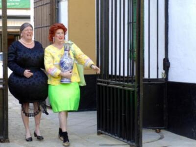 OMAÍTA visita el palacio de Dueñas invitada por Cayetana de Alba