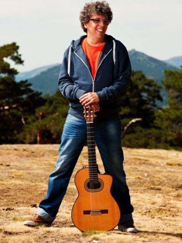 Pedro Guerra presenta el 16 de enero en el teatro Lope de vega de Sevilla su nuevo álbum El mono espabilado