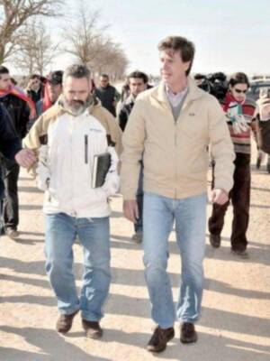 Cayetano Martínez de Irujo visita agricultores de Marinaleda
