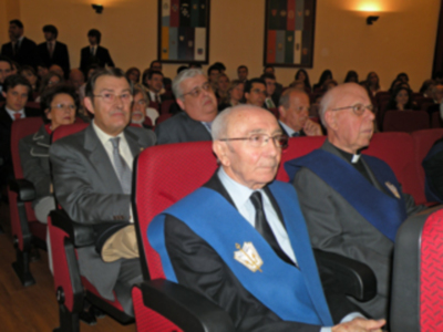 Ilustres Becario de Honor y de la visita extraordinaria a Sevilla de S.E.R. Cardenal Ángelo Amato (SDB), en el Colegio Mayor San Juan Bosco.