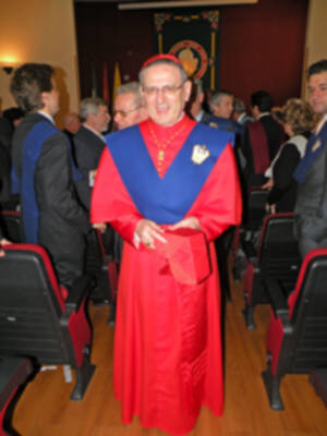 Ilustres Becario de Honor y de la visita extraordinaria a Sevilla de S.E.R. Cardenal Ángelo Amato (SDB), en el Colegio Mayor San Juan Bosco.