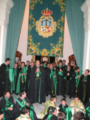 La lluvia da una tregua a la madrugada ilipense, y la Hermandad de la Vera-cruz, estreno su paso y su cuadrilla de romanos.