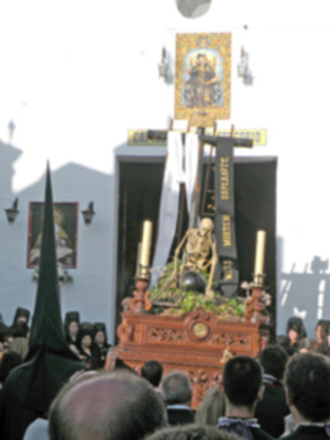  La lluvia dio una tregua en el  Viernes Santo de Alcalá del Río.