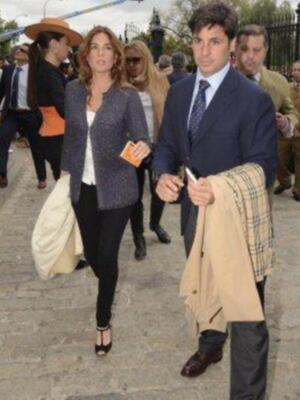 Lourdes Montes y la duquesa de alba fueron a ver torear a Francisco Rivera a la maestranza y después al hotel