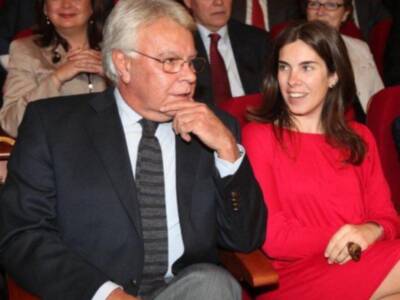 María González acompaña a su padre Felipe González homenajeado en Sevilla al cumplirse el XX aniversario de la inauguración de la expo 92