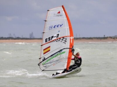 La flota del Club Náutico Sevilla, al asalto de los Campeonatos de España de vela infantil